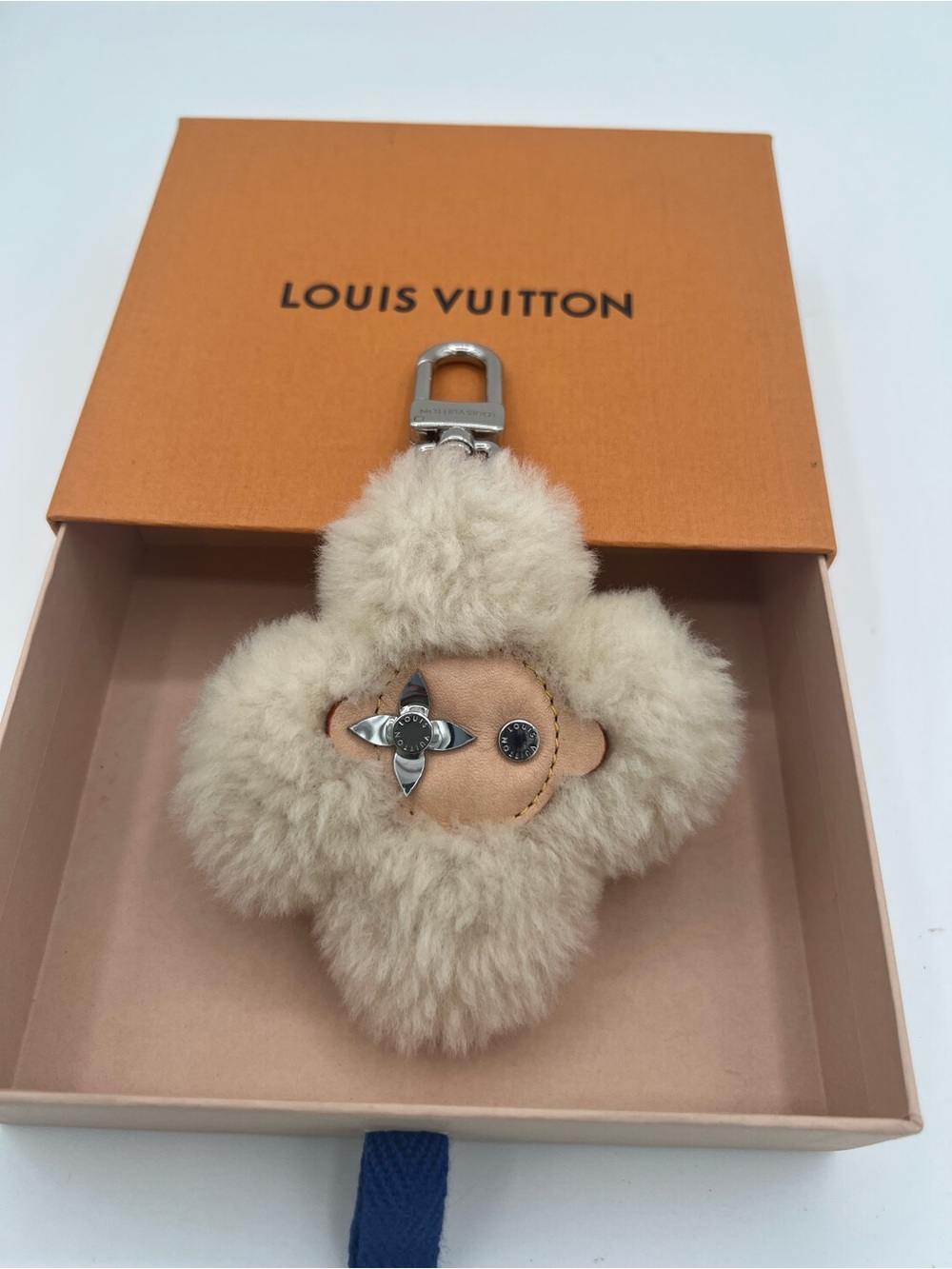 Rare Louis Vuitton Beige Shearling Flower Key Charm😍